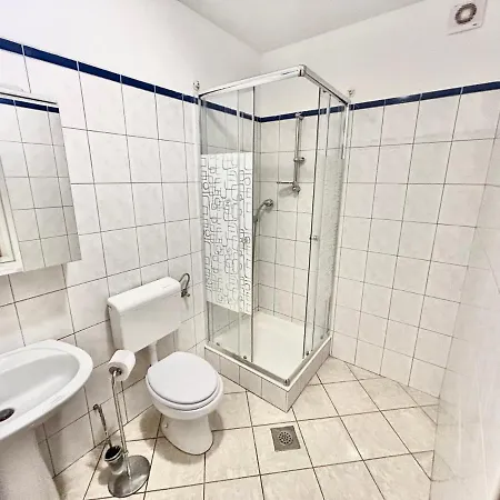 Happy Place Apartment